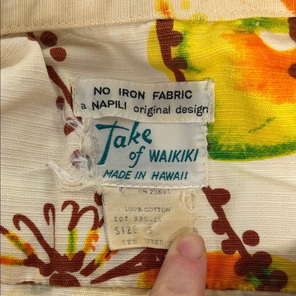 Take of Waikiki Floral ShirT small men’s 100% cotton zipper vintage Hawaiian